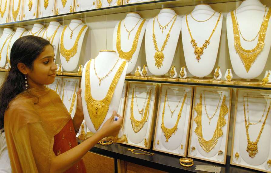 Gold Price : सोने के दाम में आई अब तक की सबसे ज्यादा गिरावट, खरीदने में न करें देरी