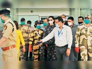 Y सिक्योरिटी पर कंगना ने बोला झूठ, कहा-चंडीगढ़ में उतरते ही मेरी सुरक्षा नाममात्र की रह गई