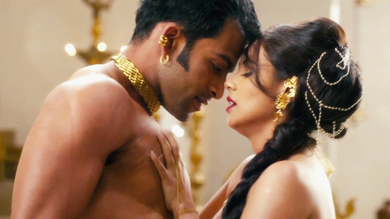 अपना करियर डूबता देख इन अभिनेत्रियों ने दिए ऐसे बोल्ड सीन परिवार के साथ देखने में आ जाए शर्म