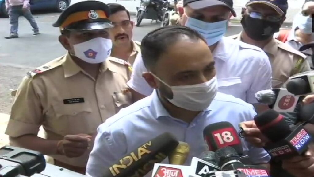 रिया ने लिया सारा और रकुल का नाम, शेखर सुमन ने कहा साराकुल ही बदनाम हो गया
