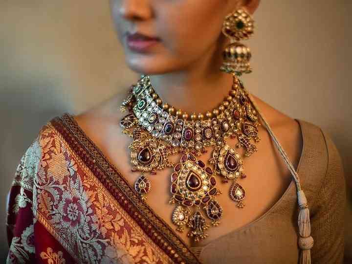 Gold Price : सोने के दाम में भारी गिरावट, 1 तोले के लिए खर्च करना पड़ेगा बस इतने रूपये