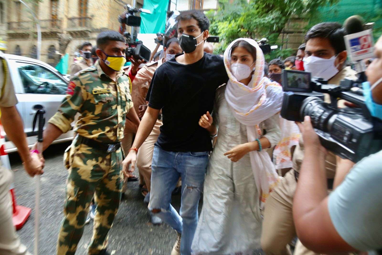 Ssr के में अब तक 7 लोग हो चुके हैं गिरफ्तार, अगली बारी रिया की!