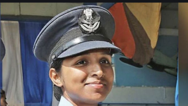 Up की शिवांगी सिंह बनने वाली हैं विमान राफेल की पहली महिला पायलट