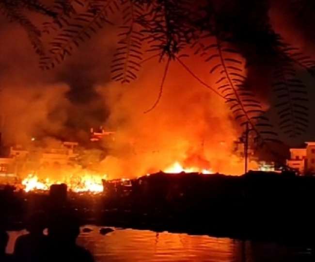 लखनऊ के ऐशबाग में लगी भीषण आग, मचा हड़कंप