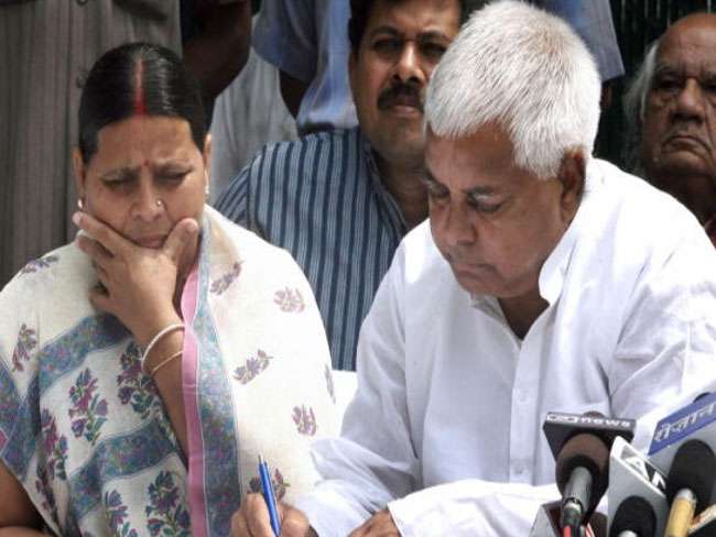 इन बड़े राजनेताओं ने अपने से आधी उम्र की लड़की से की है शादी