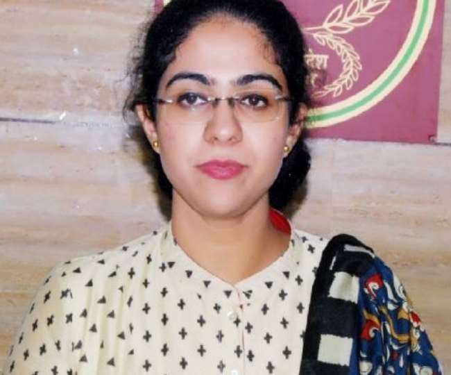 तस्वीर वायरल होते ही सौम्या पाण्डेय का कानपुर देहात तबादला