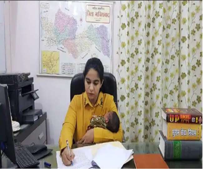 तस्वीर वायरल होते ही सौम्या पाण्डेय का कानपुर देहात तबादला