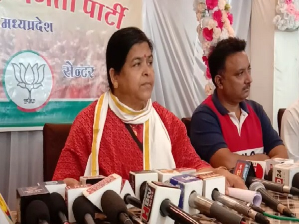 मध्य प्रदेश की कैबिनेट मंत्री ऊषा ठाकुर ने दिया विवादित बयान, बोलीं- मदरसों में ही पैदा होते हैं सारे आतंकी