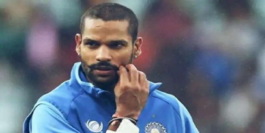 शतक के बावजूद शिखर धवन के हिस्से आया शर्मनाक रिकार्ड, विराट दूसरे नंबर पर