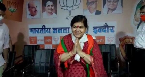 मध्य प्रदेश की कैबिनेट मंत्री ऊषा ठाकुर ने दिया विवादित बयान, बोलीं- मदरसों में ही पैदा होते हैं सारे आतंकी