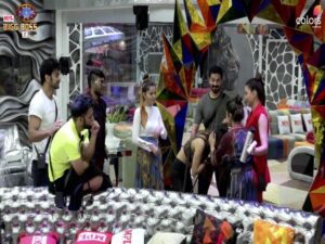 Bigg Boss 14: शो से सीनियर्स ने फ्रेशर्स को कहा अलविदा, ये कंटेस्टेंट हुआ घर से बाहर