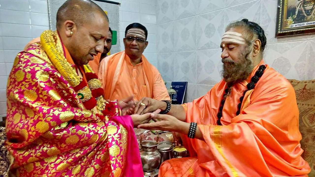 इस शख्स की वजह से योगी आदित्यनाथ ने 22 साल की उम्र में छोड़ दिया था घर परिवार