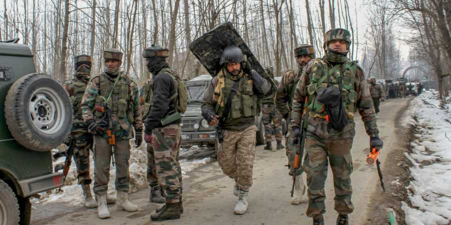 पाकिस्तान ने जम्मू-कश्मीर में नियंत्रण रेखा से लगे तीन सेक्टरों में की,अचानक गोलीबारी