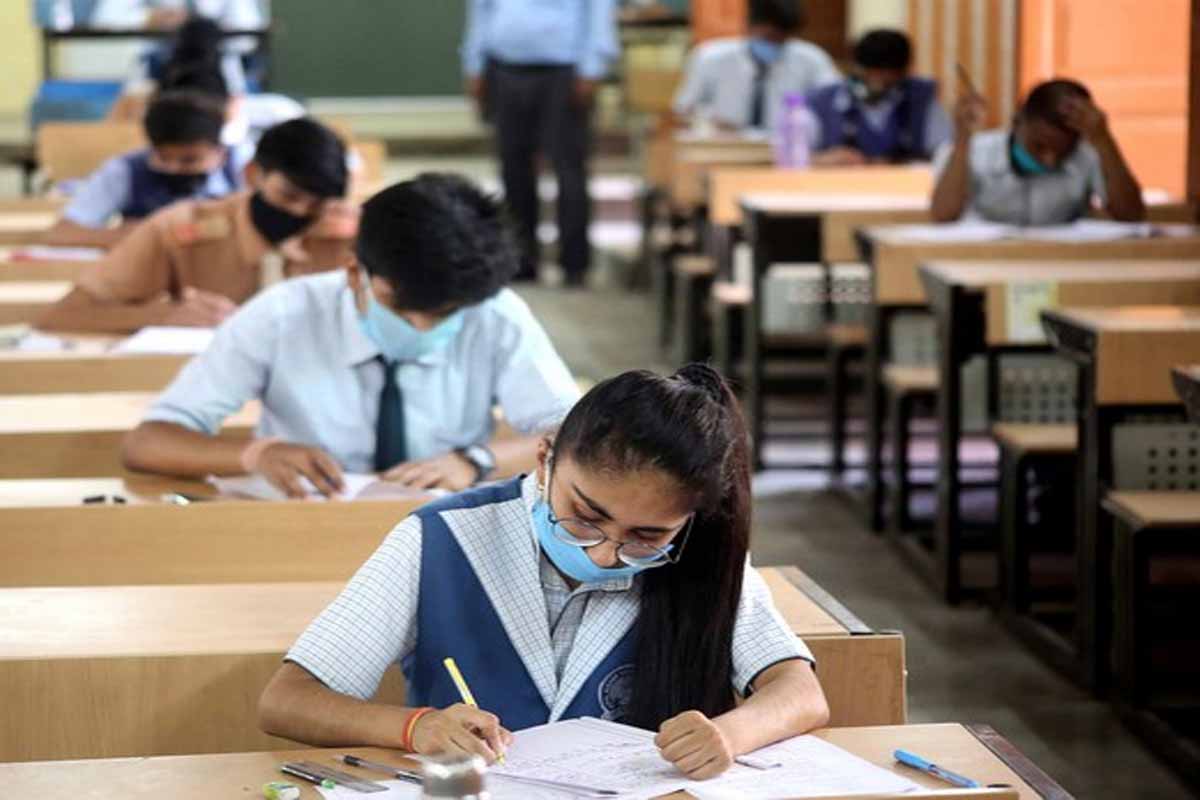 केजरीवाल ने लिया बड़ा फैसला, इतने दिन तक बंद रहेंगे दिल्ली के स्कूल