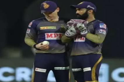 Ipl 2020: दिनेश कार्तिक ने छोड़ी केकेआर की कप्तानी ये खिलाड़ी होगा नया कप्तान