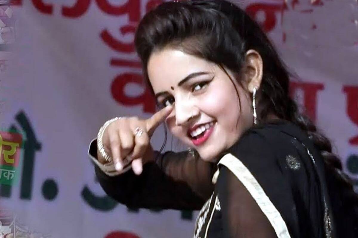 E सुनीता बेबी ने 'पतला दुपट्टा सरकाया न करो' गाने पर किया जबरजस्त डांस, वीडियो वायरल