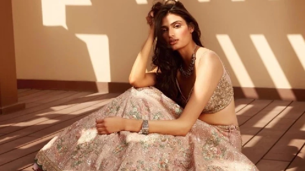 Cricketer KL Rahul's girlfriend athiya shetty poses in a gorgeous look viral on social media