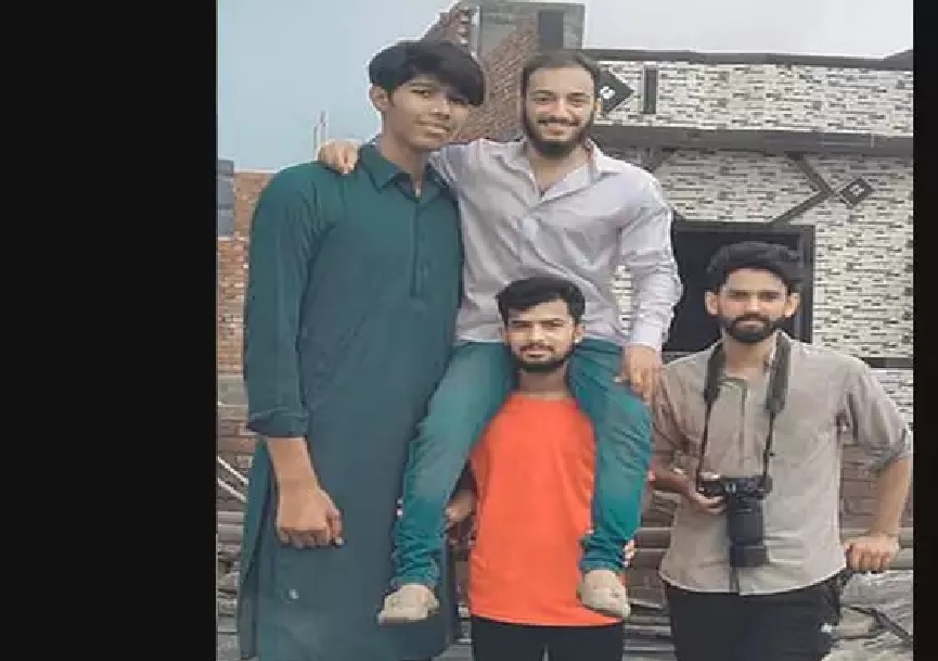 पाकिस्तान टीम से खेलेगा सबसे लंबा क्रिकेटर, जूते की साइज़ और लम्बाई जानकर होगी हैरानी