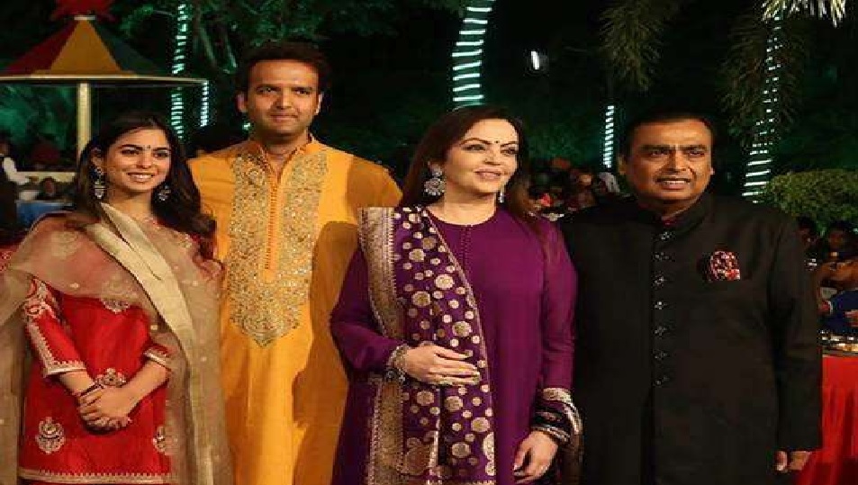 मुकेश अंबानी की बेटी ईशा को इस नाम से चिढ़ाते हैं उनके पति आनंद