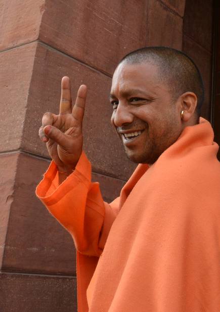 योगी आदित्यनाथ ने कहा माध्यमिक शिक्षा विभाग जल्द करे 52,110 पदों पर भर्ती