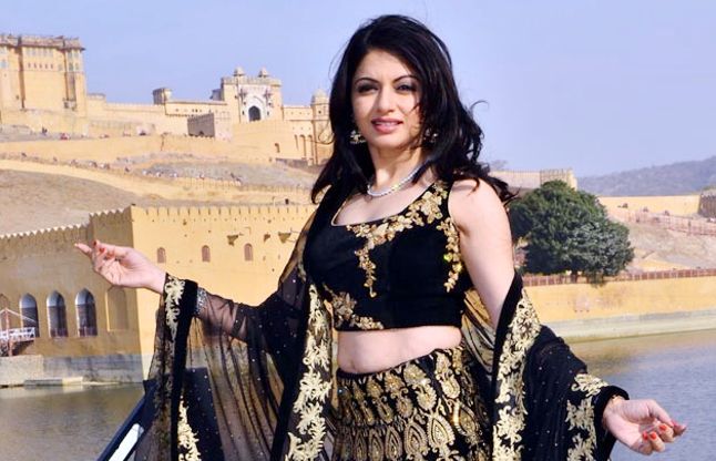 सलमान की एक्ट्रेस भाग्य श्री ने खोला बॉलीवुड का काला सच, शादीशुदा एक्ट्रेस को करना पड़ता है ये काम