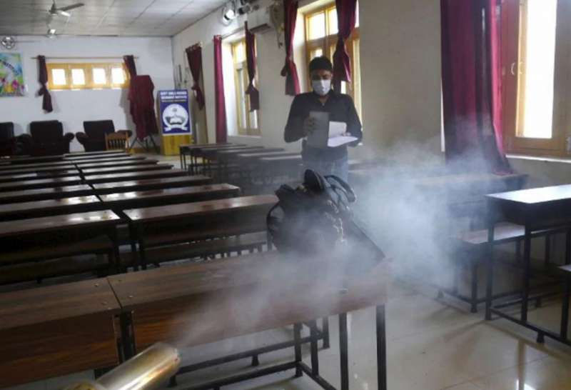 केजरीवाल ने लिया बड़ा फैसला, इतने दिन तक बंद रहेंगे दिल्ली के स्कूल