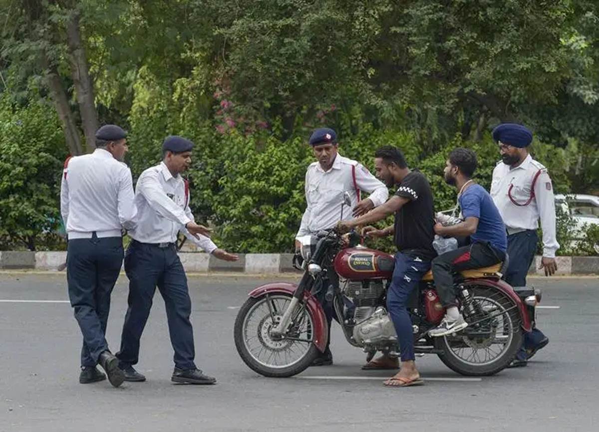गाड़ी चलाते समय इस नियम का नहीं किया पालन तो रद्द हो सकता है लाईसेंस