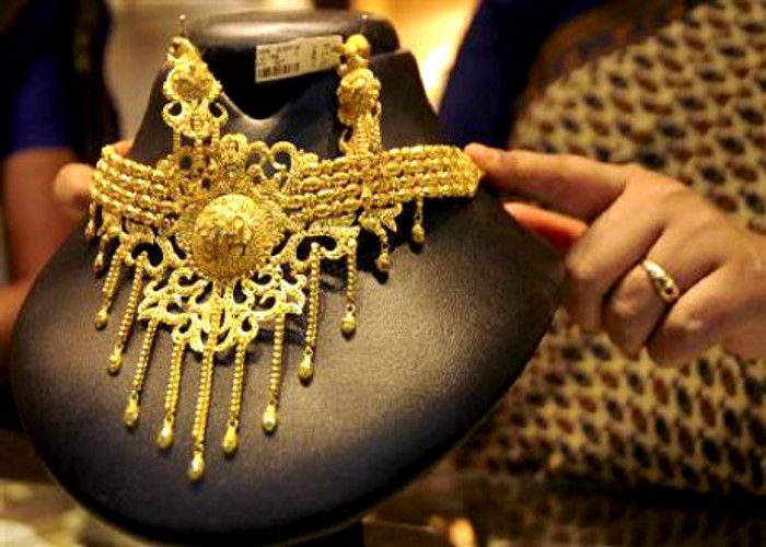 Gold Prices Today: सोने के भाव में लगातार गिरावट, जानिए 1 तोला का भाव
