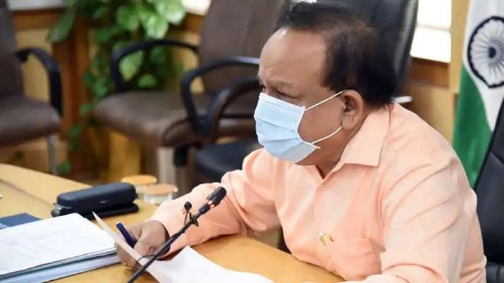 हेल्थ मिनिस्टर ने बताया कब तक आएगी कोरोना वैक्सीन और किसे मिलेगी सबसे पहले