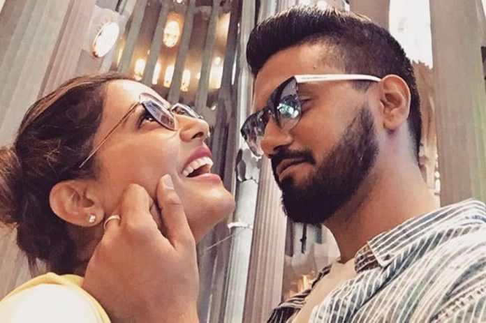 E- हिना की ऊँगली में डायमंड रिंग देख फैंस ने लगाए सगाई के कयास
