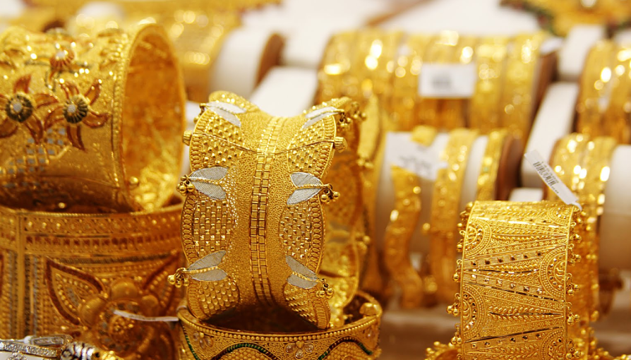 Gold Price : 6000 सस्ता हुआ सोना, अब मात्र इतने में खरीद सकते हैं 1 तोला