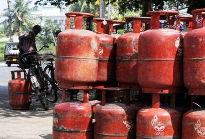 रसोई गैस उपभोक्‍ताओं के लिए खुशखबरी, ऐसे करें बुक 50 रूपये की मिलेगी छुट