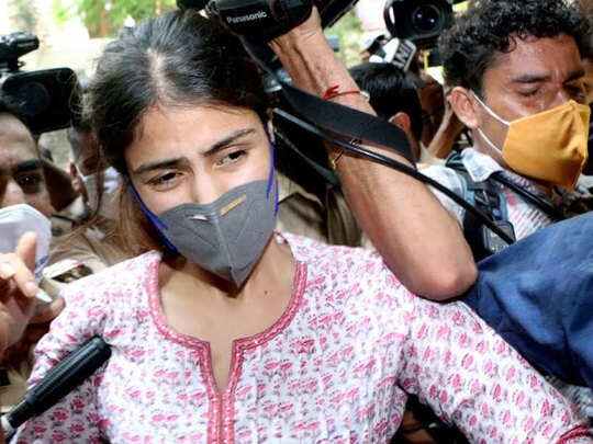 हत्या का एंगल खत्म होने के बाद क्या अब रिया को मिलेगी जमानत? वकील ने दिया ये तर्क
