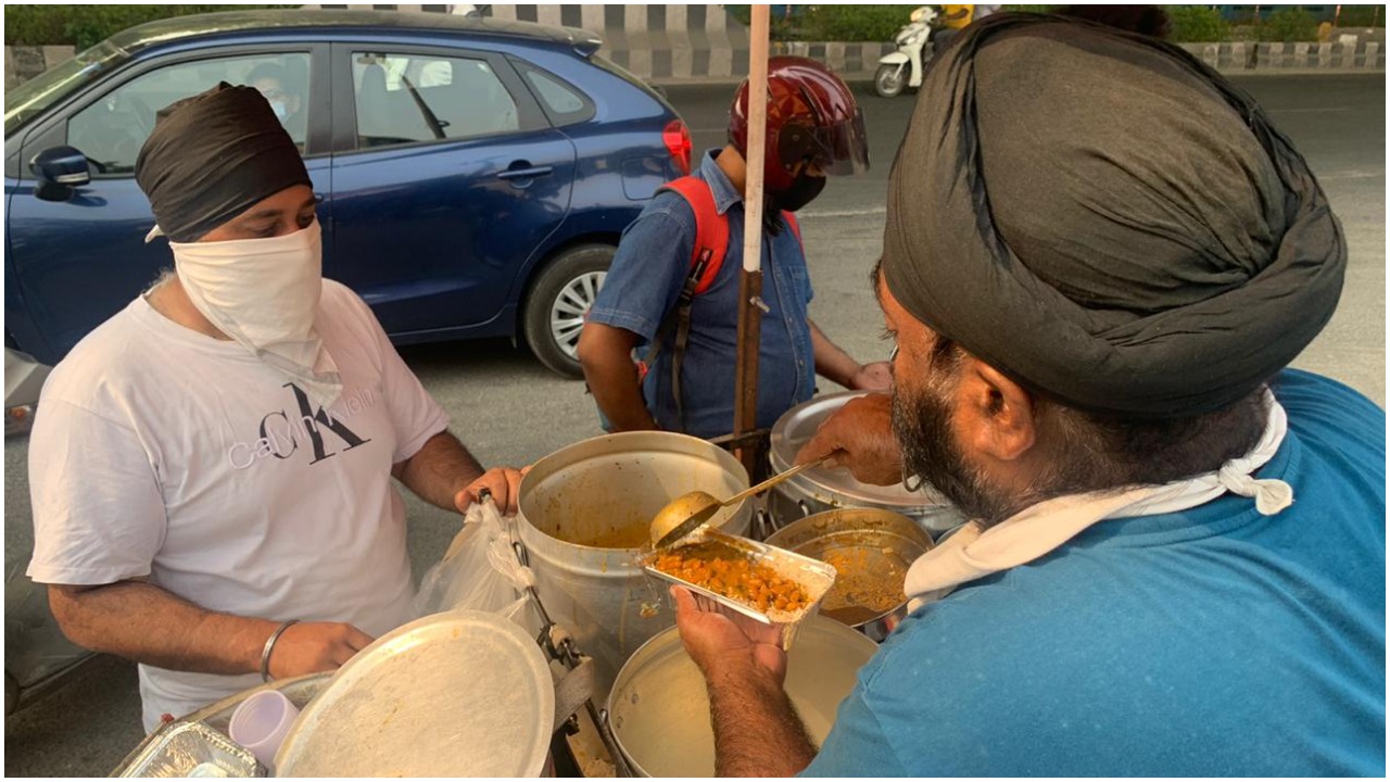 लॉकडाउन में गई नौकरी तो ऑफिस जाने वाली स्कूटी को ही बना दिया ढाबा, अब हो रही इतनी कमाई नहीं करना जॉब