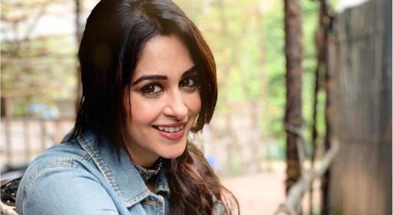 दीपिका कक्कड़ ने बिना मेकअप रेड सूट में बढ़ाया सोशल मीडिया का तापमान, देखें फोटो