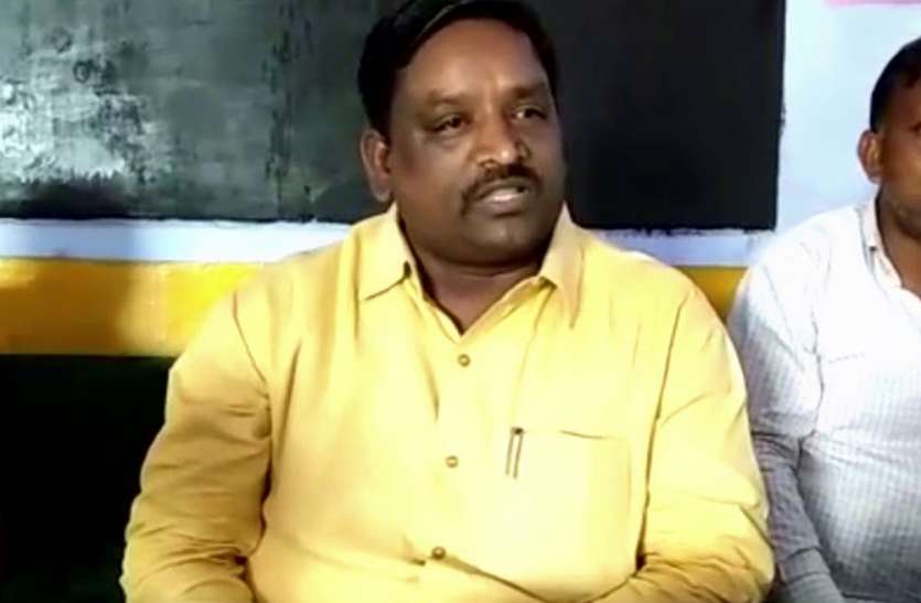 योगी ने किया बलरामपुर पीड़िता के परिवार को आवासीय पट्टा और सरकारी नौकरी देने का किया ऐलान