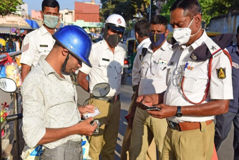E कोरोना वायरस: Up में बिना मास्क के निकलने वालों पर लगाएगा कड़ा जुर्माना, सरकार ने दिए सख्त निर्देश