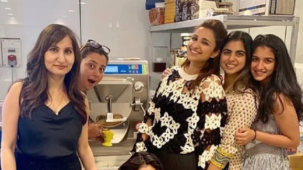 अंबानी परिवार के छोटी बहू की खूबसूरती के आगे बॉलीवुड एक्ट्रेस भी हैं फेल