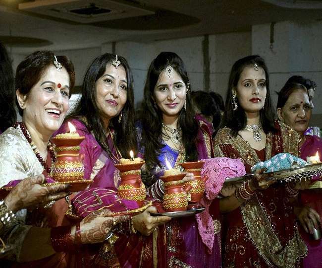 Karwa Chauth 2020: करवा चौथ के व्रत का यह है सही पूजन विधि और शुभ मुहूर्त