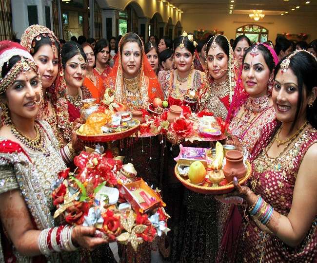 Karwa Chauth 2020: करवा चौथ की पूजा में गलती से भी न करें ये काम, जानिए पूजा का शुभ मुहर्त और विधि
