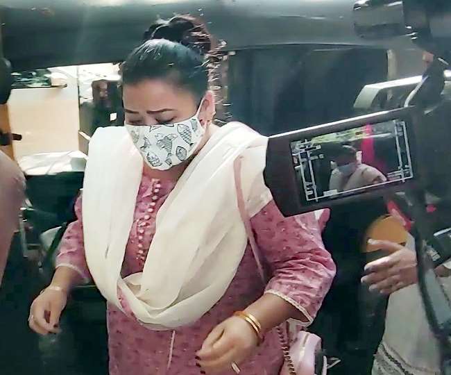 गरीबी और माँ से लड़कर बुलंदी तक पहुंची है भारती सिंह, ड्रग्स केस की वजह से खराब हुई छवि