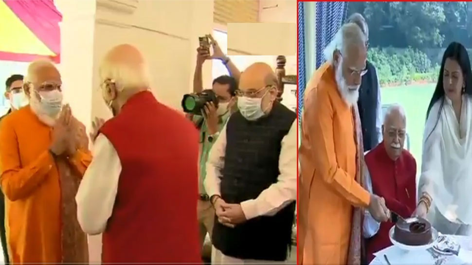 आडवाणी के घर पहुंचे पीएम मोदी और अमित शाह गुलदस्ता भेंट कर जन्मदिन की दी बधाई, देखे तस्वीरें