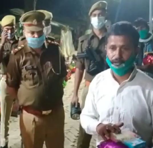 सीतापुर के एसपी आरपी सिंह ने खुद की जेब से क्यों भरा ऑटो का 3000 का चलान, जानिए