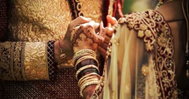 भीख माँगने वाली लड़की से हुआ प्यार, प्रपोज़ किया और मंदिर में कर ली शादी