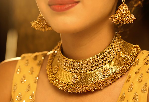 Gold Price: गिरावट के बाद सोने के भाव में फिर आई तेजी, अब इतने में मिल रहा 1 तोला