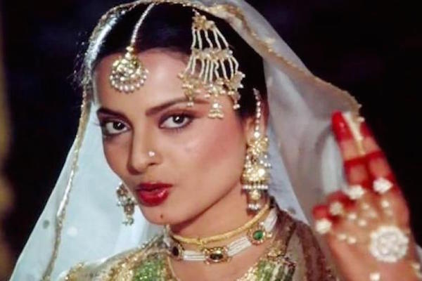 रेखा के पुराने वीडियो सीन ने सोशल मीडिया पर लगाई आग, फैंस हुये मदहोश