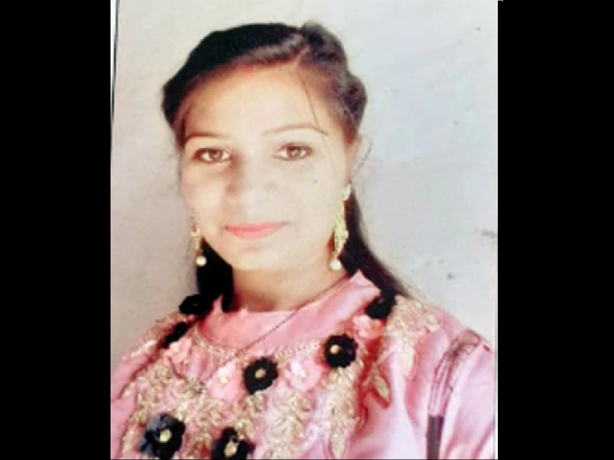महिला का शव जलाने के बाद मिला कैंची और ऑपरेशन करने वाले औंजार