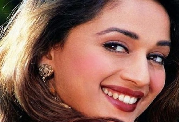 बला की खूबसूरत माधुरी दीक्षित से इस सिंगर ने शादी करने से कर दिया था इंकार, बताया था ये कारण