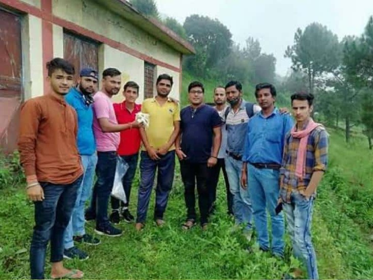 लॉकडाउन में गई नौकरी तो गाँव लौट इस शख्स ने शुरू किया चाय का बिजनेस, महीने का 1 लाख की है कमाई