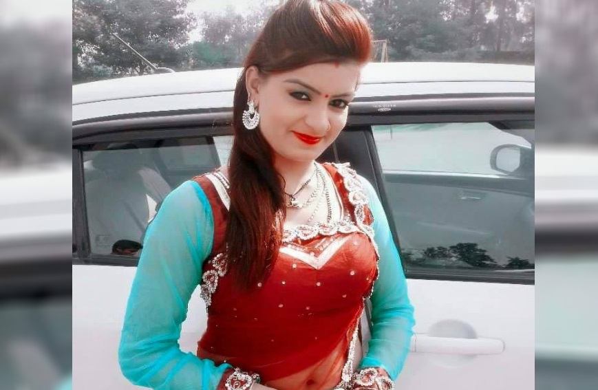 मोनिका चौधरी ने सपना चौधरी के गानों पर लगाये ठुमके, लुटी खूब वाहवाही, देखें वीडियो